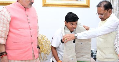 श्रीलंका दौरे के लिए भारतीय अंडर-19 महिला क्रिकेट टीम की उपकप्तान बनीं महक नरवासे : मुख्यमंत्री श्री विष्णु देव साय ने किया सम्मानित