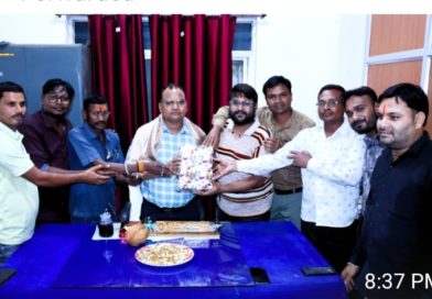 जिला जनसंपर्क अधिकारी श्री चंद्रेश ठाकुर के स्थानांतरण पर जिला जनसंपर्क कार्यालय के कर्मचारियों ने दी विदाई