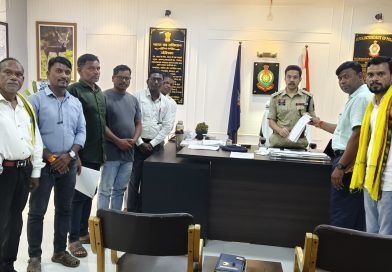 सर्व आदिवासी समाज जिला इकाई बलौदाबाजार के प्रतिनिधि मंडल ने जिला कलेक्टर श्री कुलदीप शर्मा एवं पुलिस अधीक्षक श्री गौरव राय जी को छात्र के गुम हो जाने का सौंपा ज्ञापन*