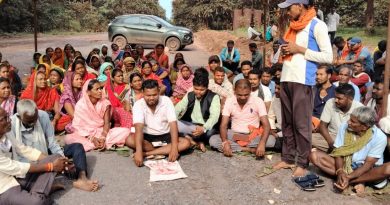 आड़ेझर में पेयजल की मांग को लेकर ग्रामीणों का चक्काजाम